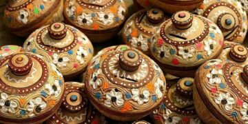 Kashmiri Handicrafts: A Treasure Trove of Artisanal Excellence