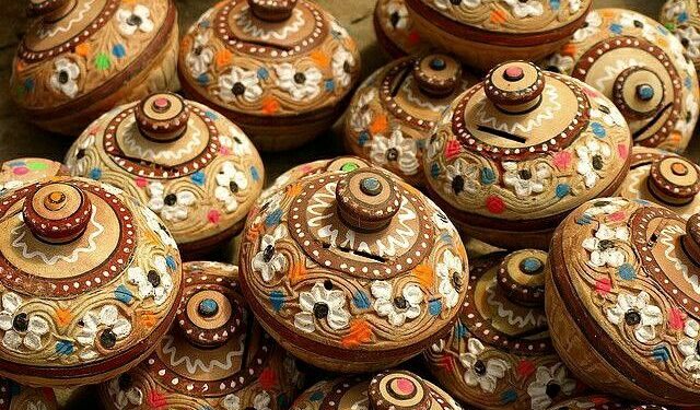 Kashmiri Handicrafts: A Treasure Trove of Artisanal Excellence